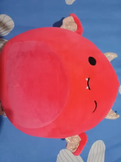 Peluche Squishmallows rojo con detalles brillantes - miniatura 1