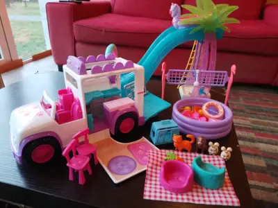 Set de juego Polly Pocket con accesorios y piscina - miniatura 1