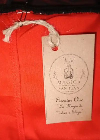 Línea Fiesta - Vestido Largo Rojo y Tul Negro S/M - miniatura 4