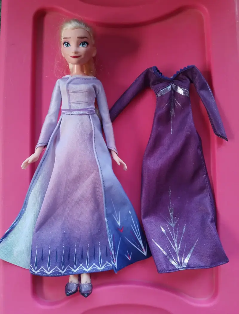 Muñeca Elsa con Vestido Adicional