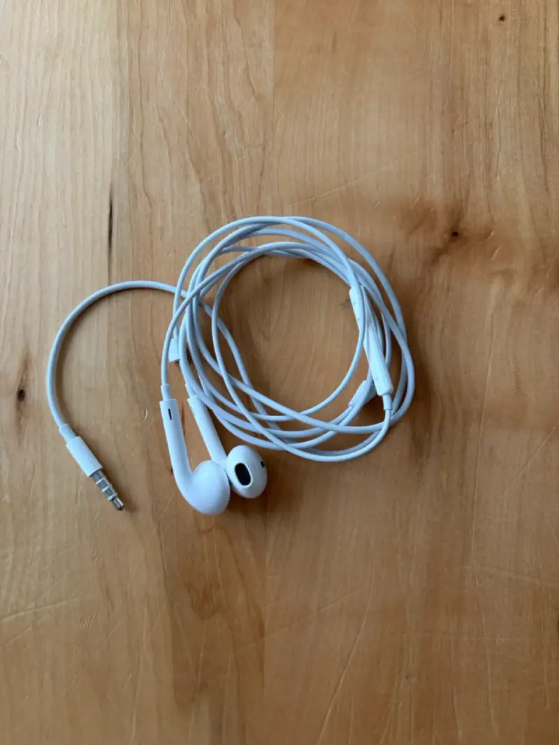Auriculares con cable blancos con micrófono - 1