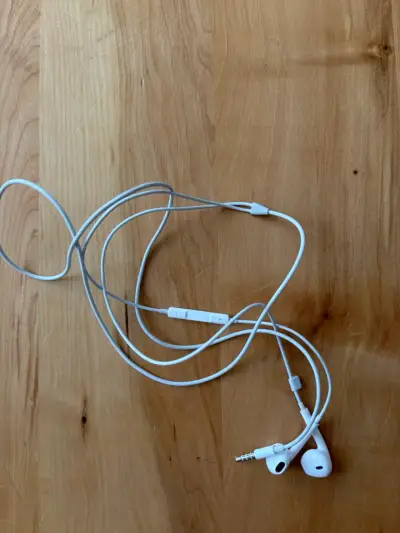 Auriculares con cable blancos con micrófono - miniatura 2