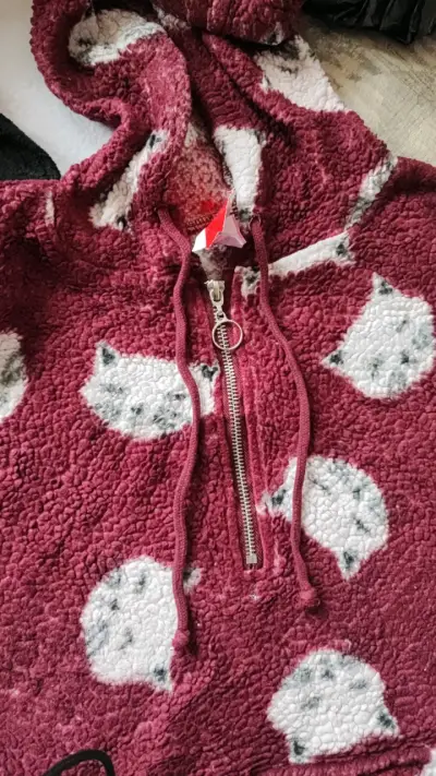 Polerón de felpa con diseño de gatos - miniatura 2