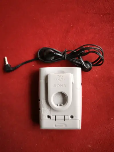 Walkman Sony SRF-59 con Radio FM/AM - miniatura 2