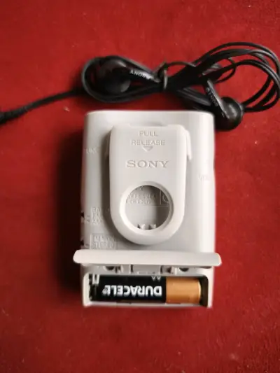 Walkman Sony SRF-59 con Radio FM/AM - miniatura 3