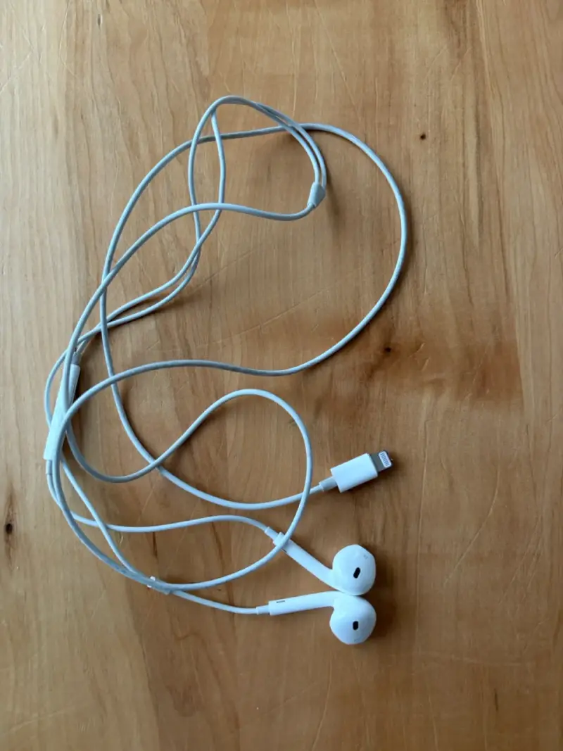 Auriculares con cable blancos - 1