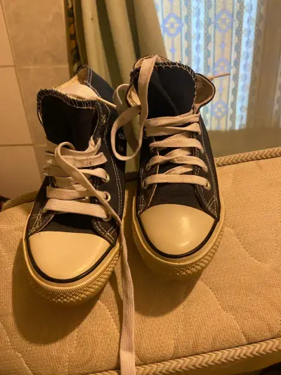 Zapatillas de lona azul con cordones blancos - miniatura 1
