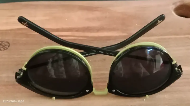 Gafas de sol redondas negras y verdes - 3