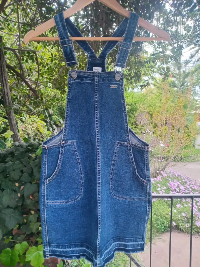 Jardinera de mezclilla azul para niña