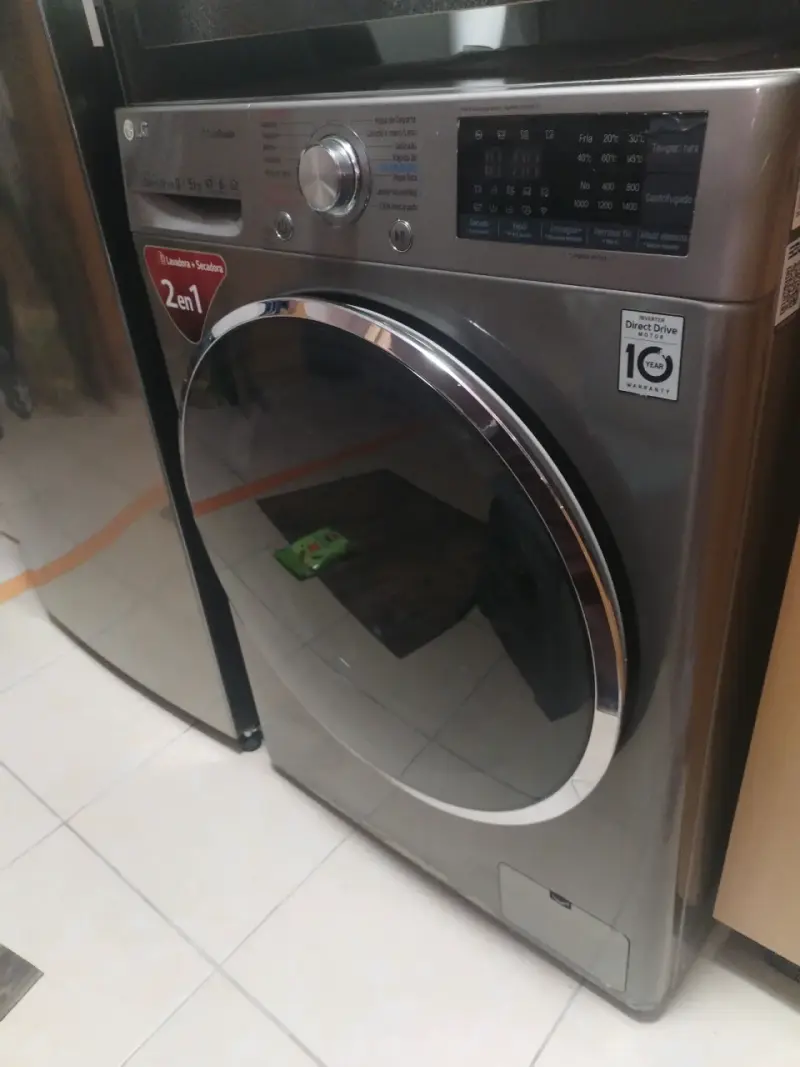 Lavadora Secadora LG 2 en 1 Direct Drive 9/5 kg - 2