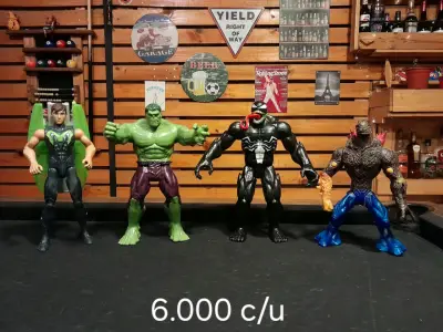 Figuras de acción de superhéroes y villanos - miniatura 1