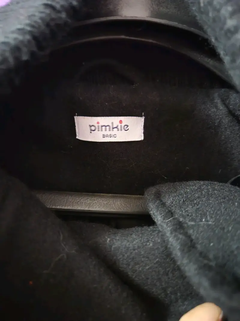 Abrigo negro Pimkie con cinturón botones - 4