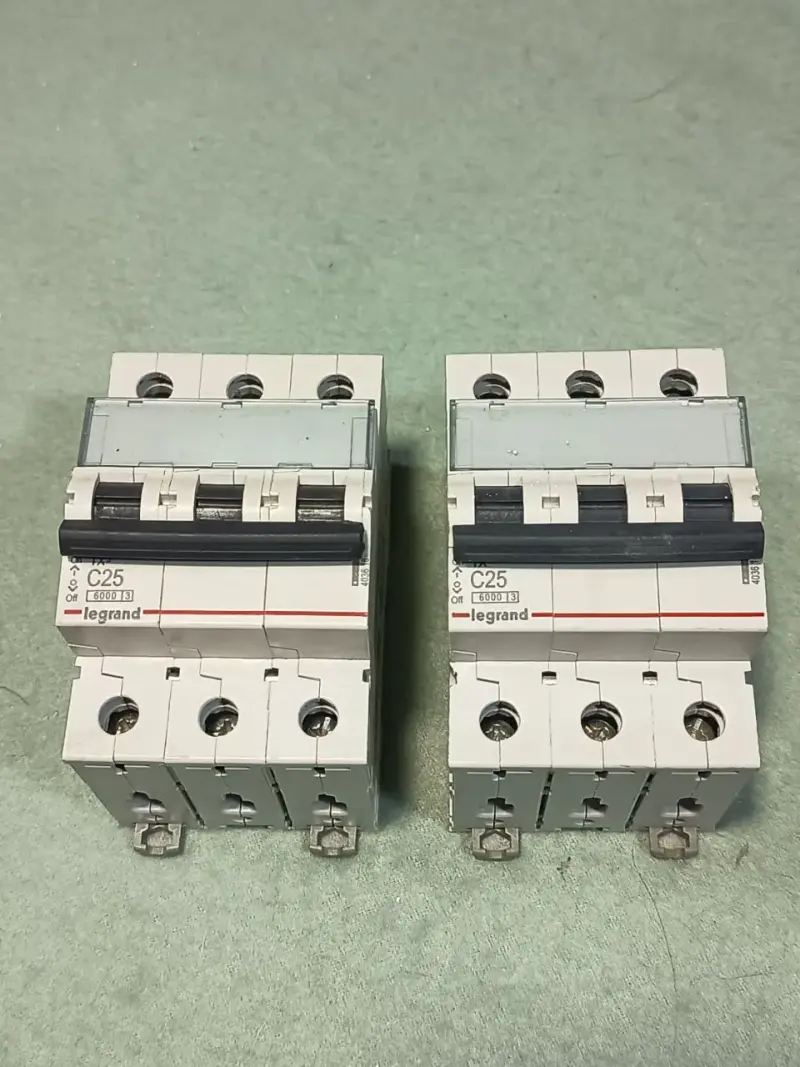 Pack 2 Automáticos Trifásicos 25A 6kA Legrand - 1