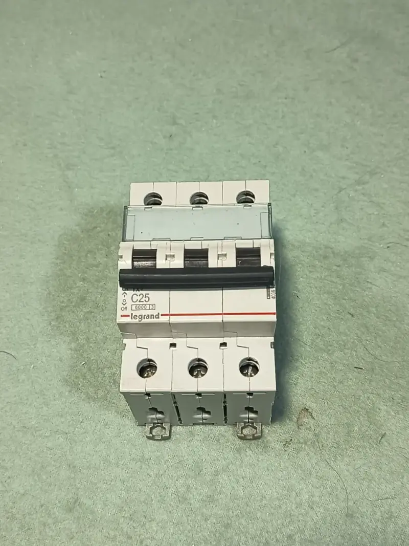 Pack 2 Automáticos Trifásicos 25A 6kA Legrand - 2