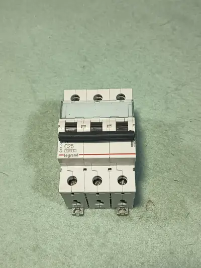 Pack 2 Automáticos Trifásicos 25A 6kA Legrand - miniatura 2
