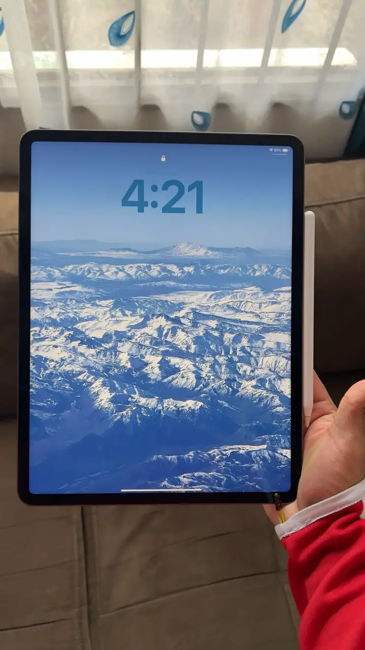iPad Pro con Apple Pencil y funda - 2