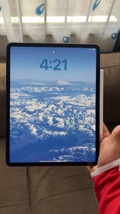 iPad Pro con Apple Pencil y funda - miniatura 2