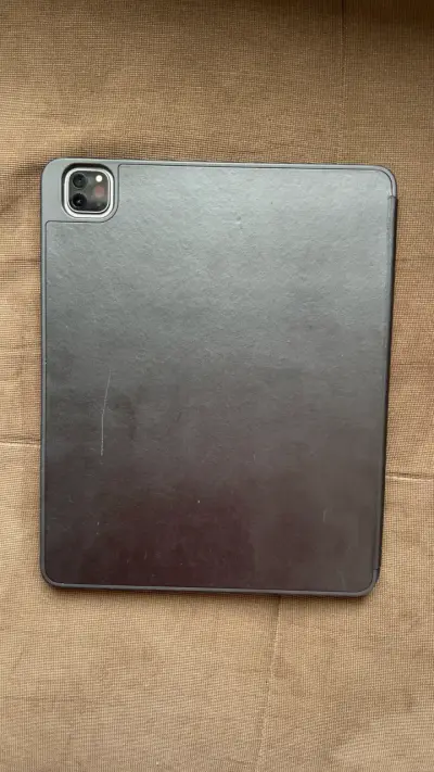 iPad Pro con Apple Pencil y funda - miniatura 4