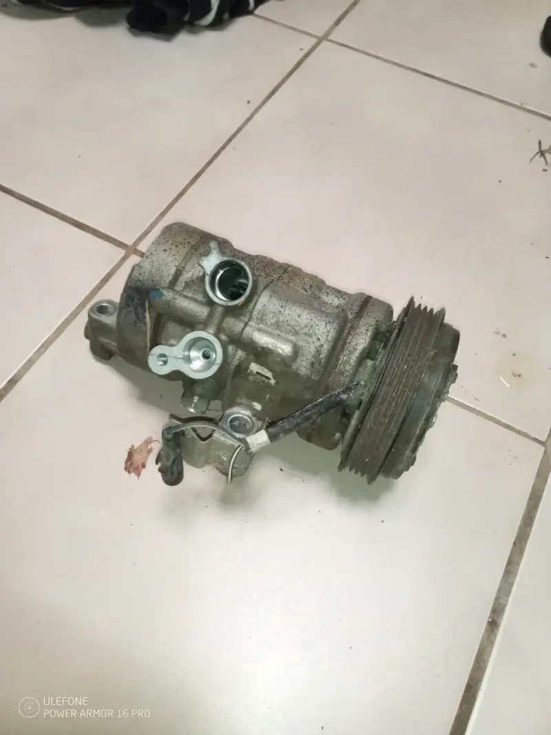 Compresor de aire acondicionado para auto usado - 1