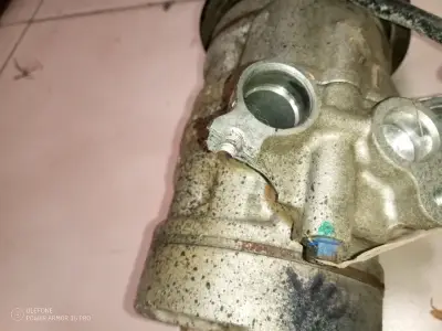 Compresor de aire acondicionado para auto usado - miniatura 2
