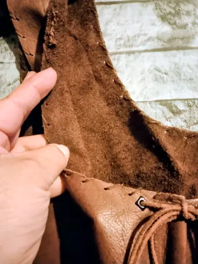 Chaleco de cuero marrón con cordones - miniatura 4