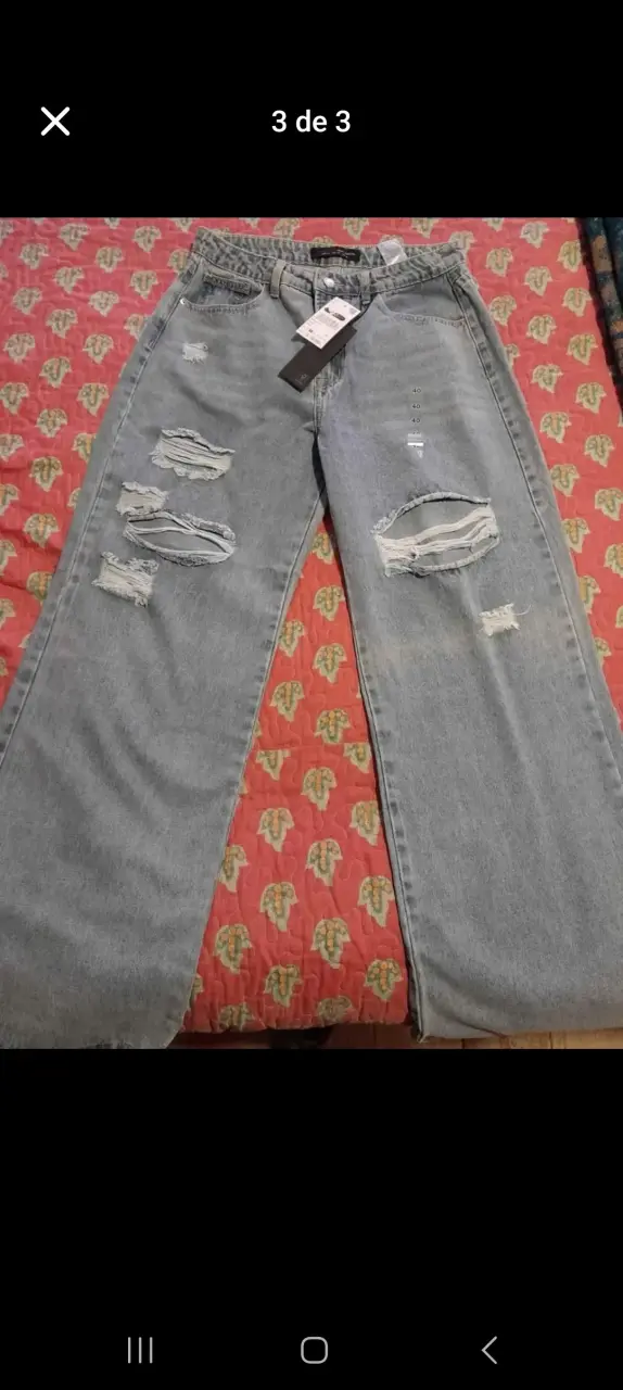 Jeans de mezclilla desgastados para mujer