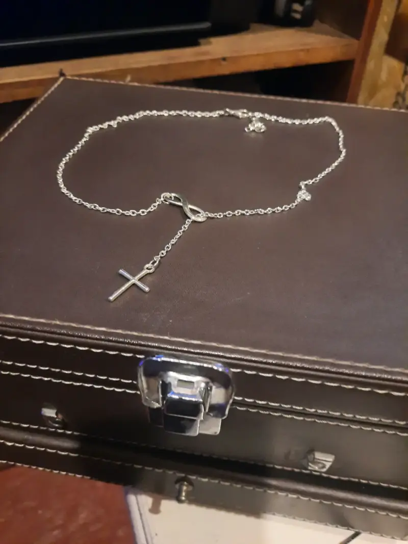 Collar de plata con cruz y símbolo de infinito - 2