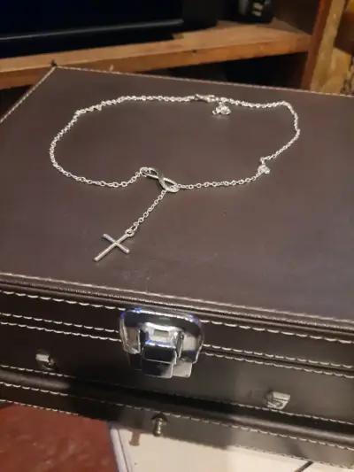 Collar de plata con cruz y símbolo de infinito - miniatura 2