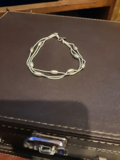 Pulsera de plata con diseño elegante - miniatura 1