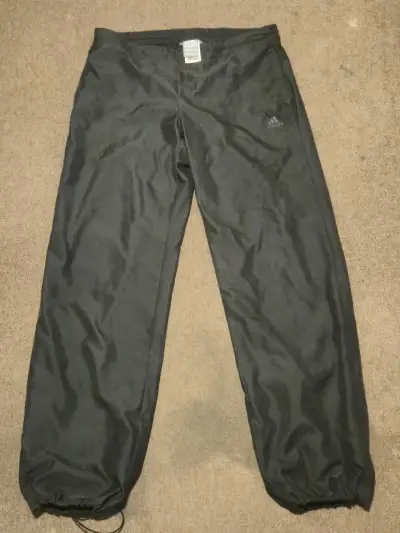 Pantalones negros Adidas Essentials - miniatura 1