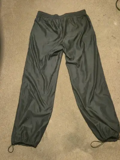 Pantalones negros Adidas Essentials - miniatura 2