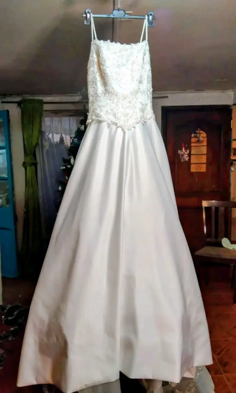 Vestido de novia blanco con encaje floral