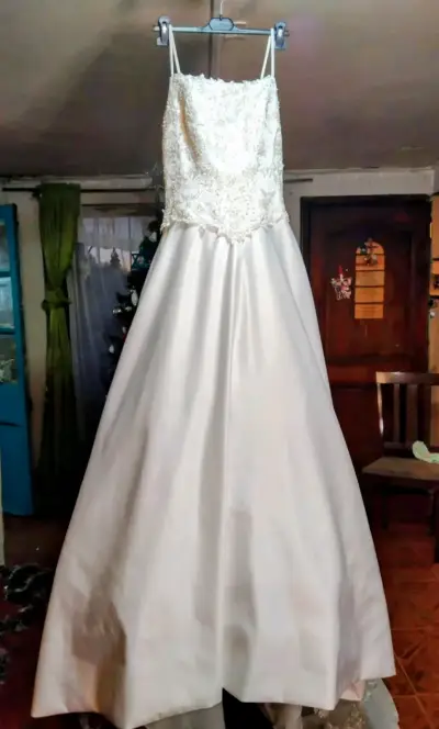 Vestido de novia blanco con encaje floral - miniatura 1