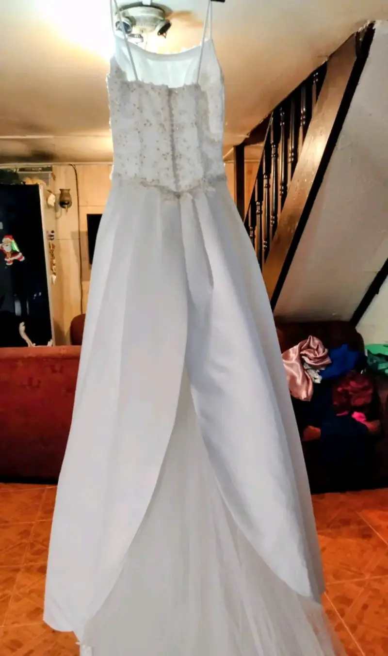 Vestido de novia blanco con encaje floral - 3