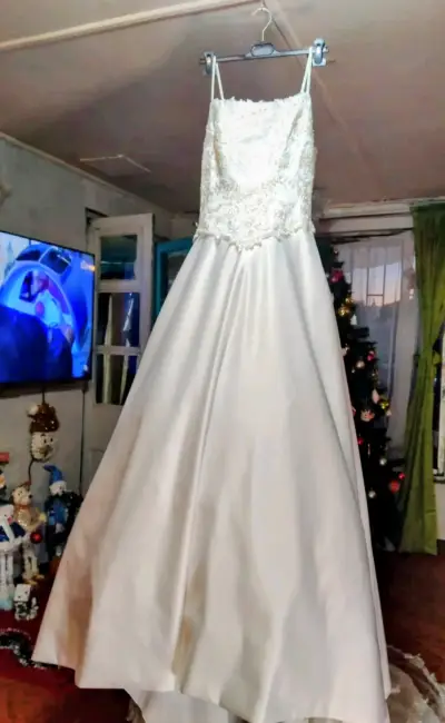 Vestido de novia blanco con encaje floral - miniatura 5