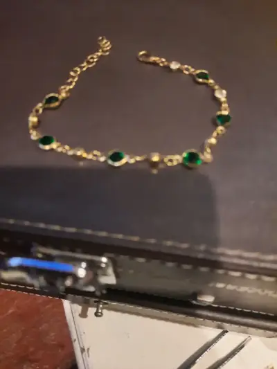 Pulsera dorada con piedras verdes - miniatura 2