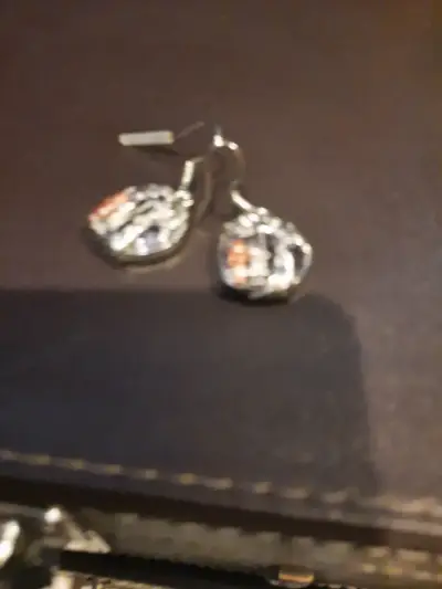 Pendientes de plata con piedras brillantes - miniatura 1