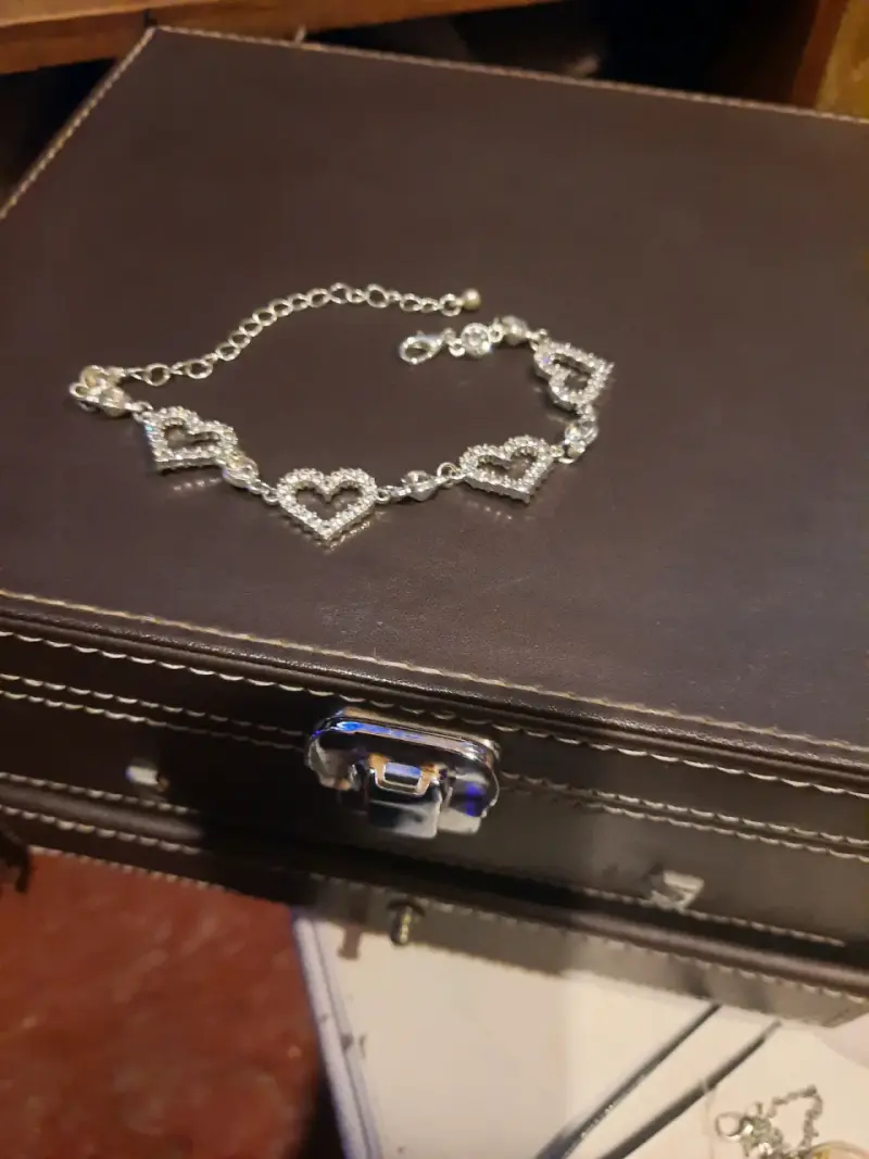 Pulsera de corazones con cristales brillantes - 1