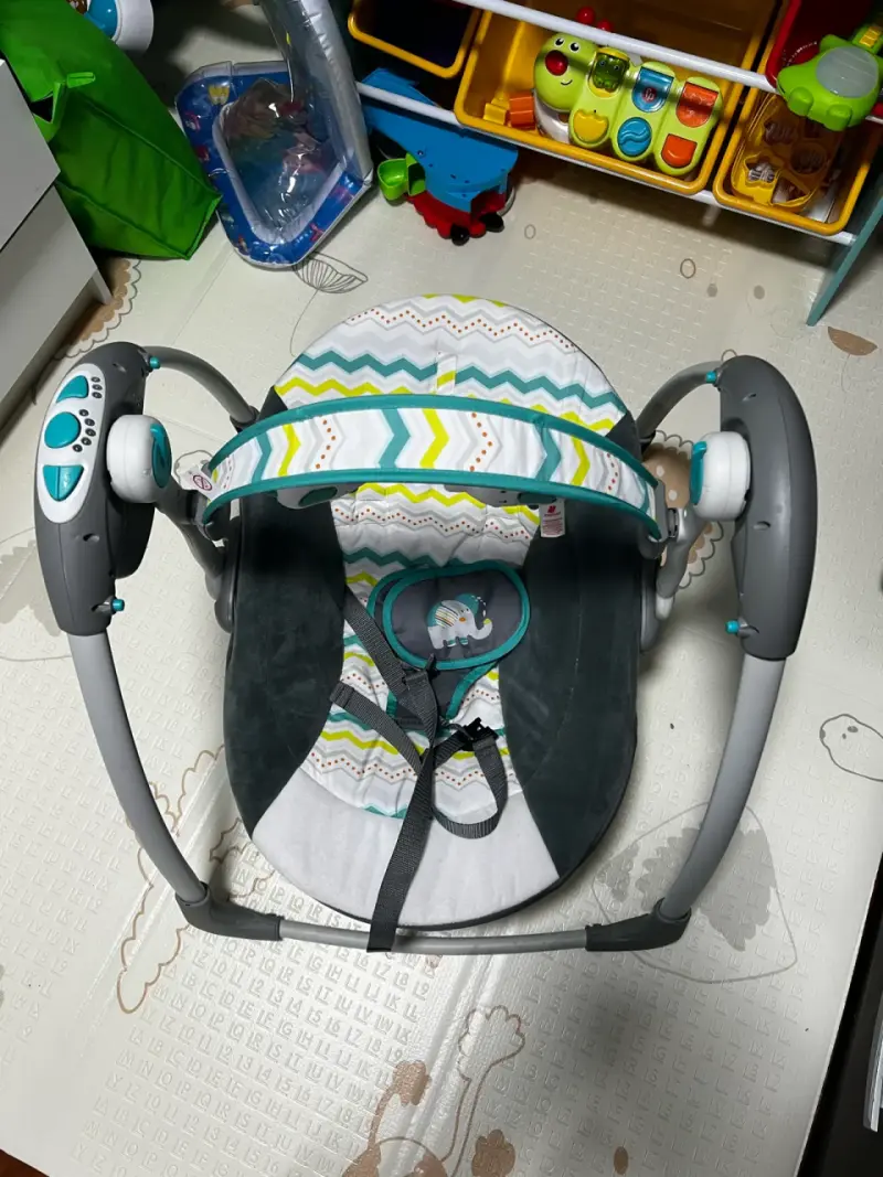 Columpio para bebé con diseño colorido y seguro - 3