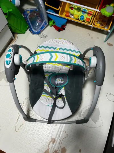 Columpio para bebé con diseño colorido y seguro - miniatura 3