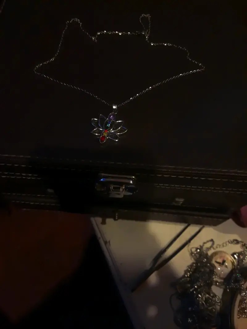 Collar de plata con colgante de flor y piedras - 2