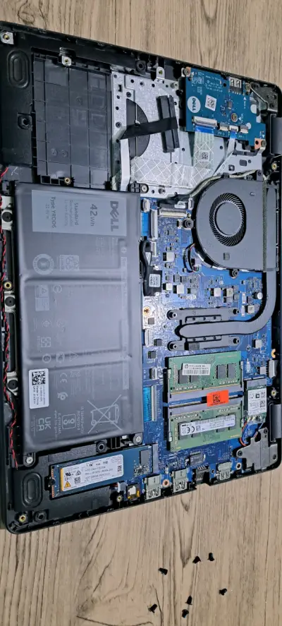 Laptop Dell Vostro 14 3000 con Intel Core i5 - miniatura 4