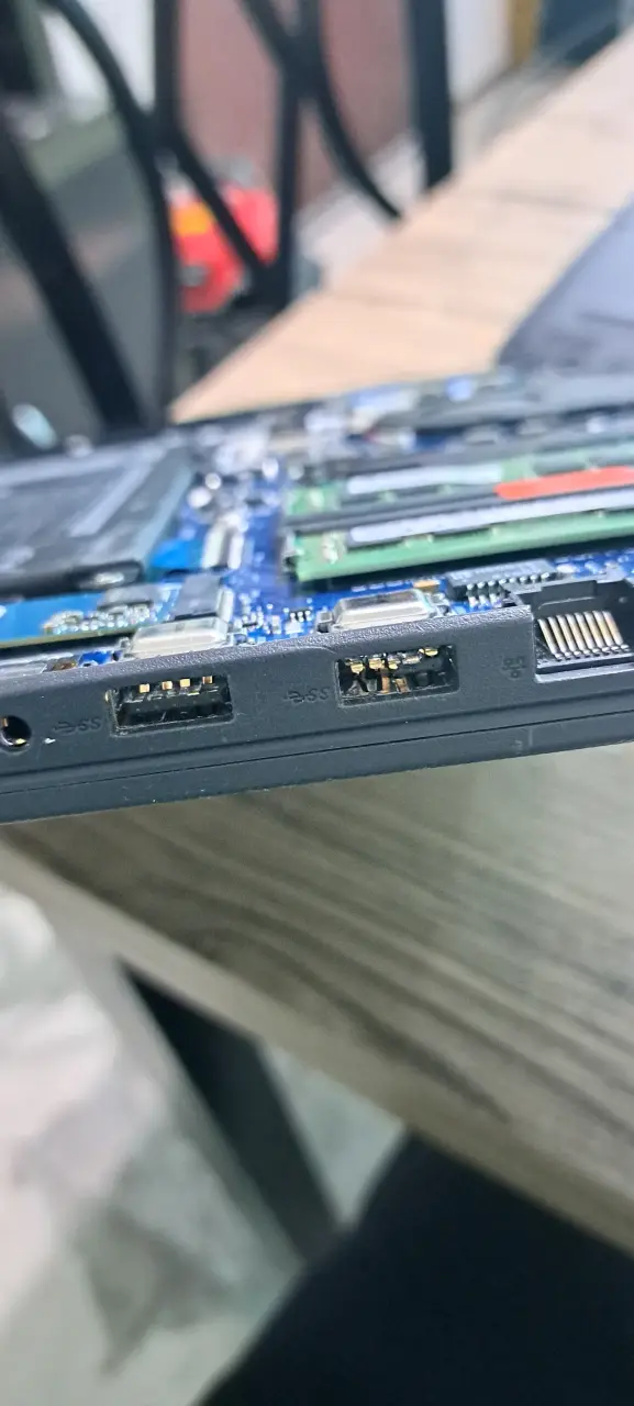 Laptop Dell Vostro 14 3000 con Intel Core i5 - 5