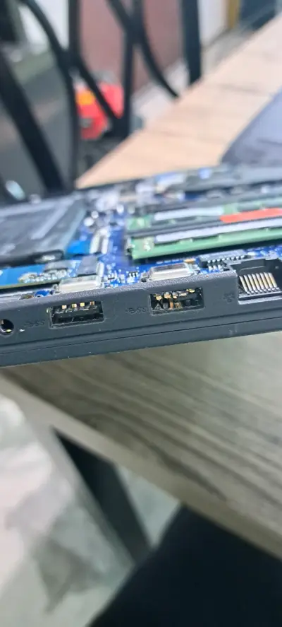 Laptop Dell Vostro 14 3000 con Intel Core i5 - miniatura 5