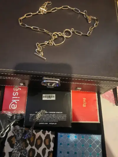 Collar de cadena dorada con dije de corazón - miniatura 2
