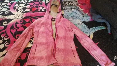 Chaqueta de mujer rosa con capucha Maui - miniatura 1