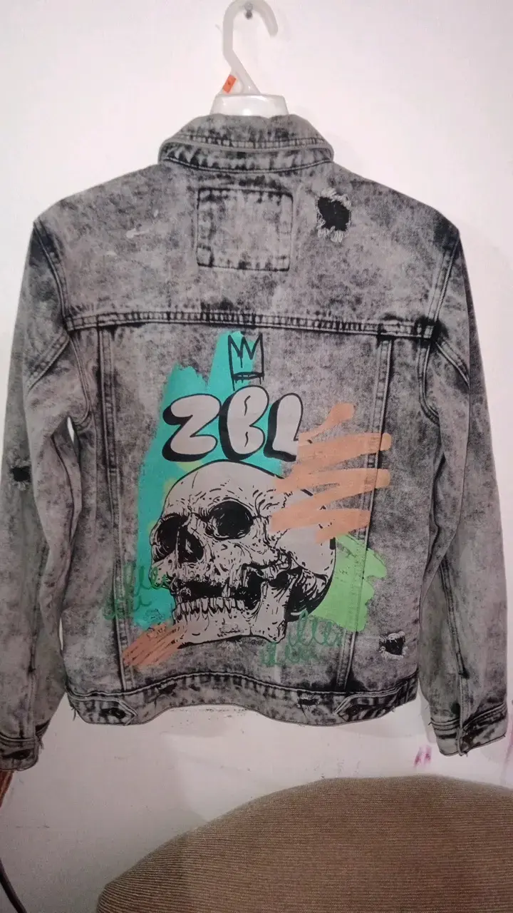 Chaqueta de mezclilla Zibel con diseño gráfico - 2