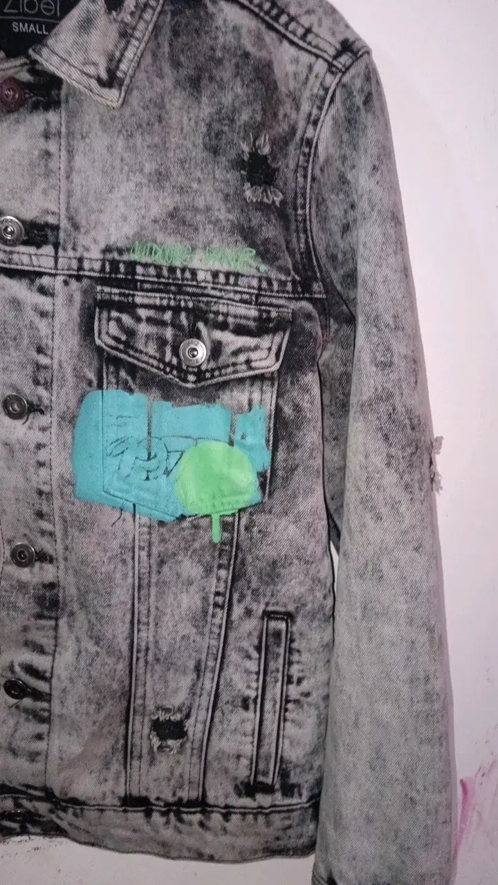 Chaqueta de mezclilla Zibel con diseño gráfico - 5