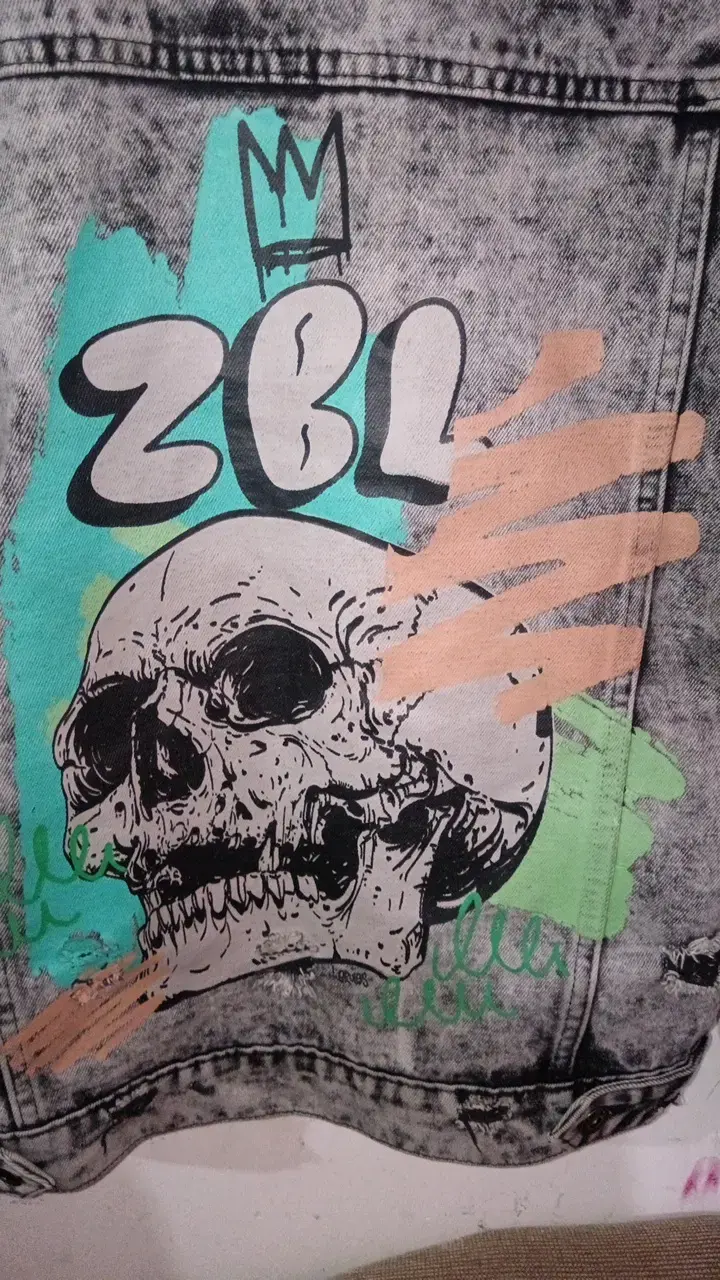 Chaqueta de mezclilla Zibel con diseño gráfico - 6