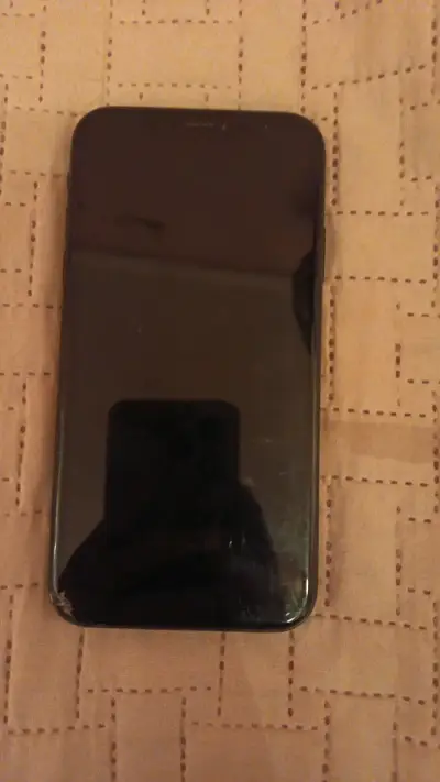 iPhone XR negro en buen estado - miniatura 2